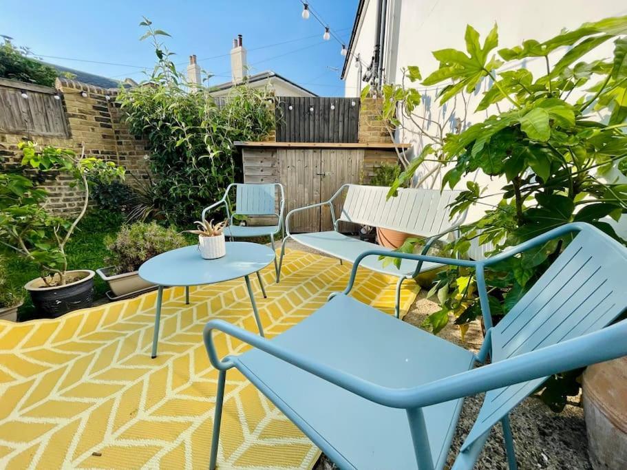 Northdene Cottage - Cosy Old Fisherman'S Cottage Two Mins From Sea - Free Parking - Wood Burning Stove - Roll Top Bath - Dog Friendly 迪尔 外观 照片