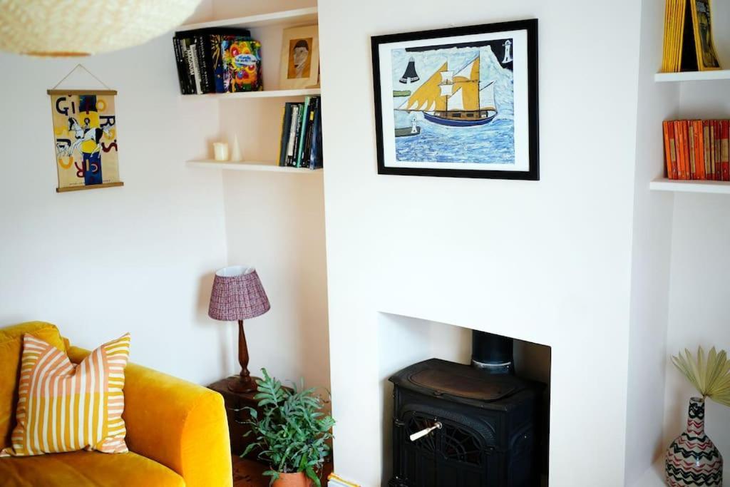 Northdene Cottage - Cosy Old Fisherman'S Cottage Two Mins From Sea - Free Parking - Wood Burning Stove - Roll Top Bath - Dog Friendly 迪尔 外观 照片