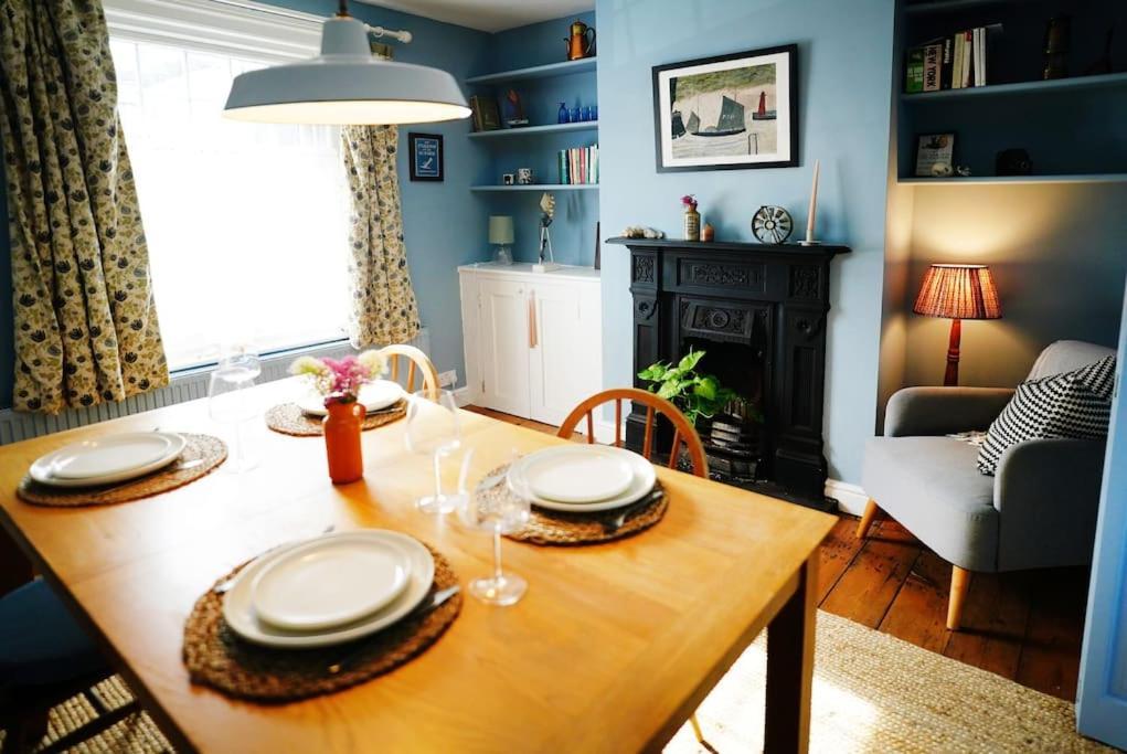 Northdene Cottage - Cosy Old Fisherman'S Cottage Two Mins From Sea - Free Parking - Wood Burning Stove - Roll Top Bath - Dog Friendly 迪尔 外观 照片