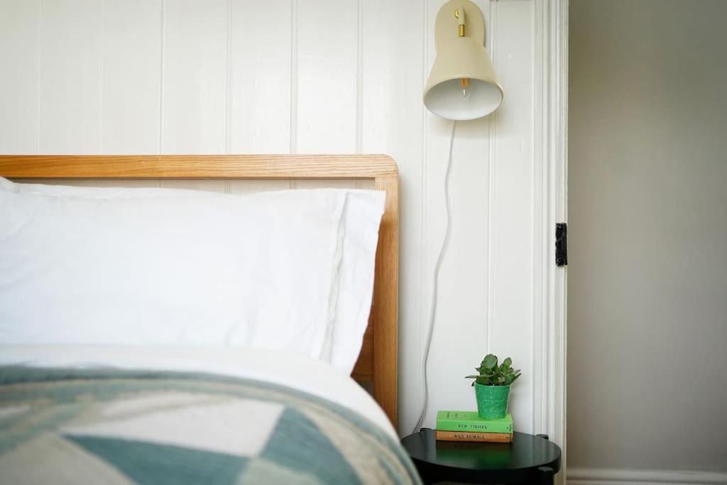 Northdene Cottage - Cosy Old Fisherman'S Cottage Two Mins From Sea - Free Parking - Wood Burning Stove - Roll Top Bath - Dog Friendly 迪尔 外观 照片