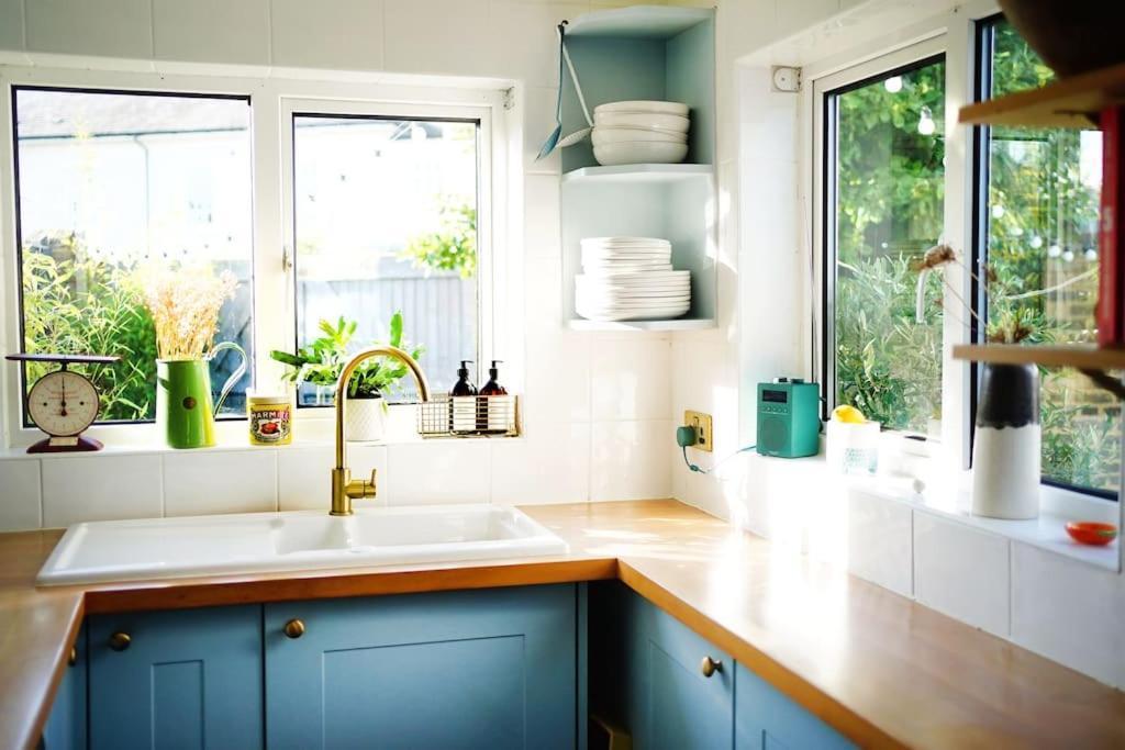 Northdene Cottage - Cosy Old Fisherman'S Cottage Two Mins From Sea - Free Parking - Wood Burning Stove - Roll Top Bath - Dog Friendly 迪尔 外观 照片